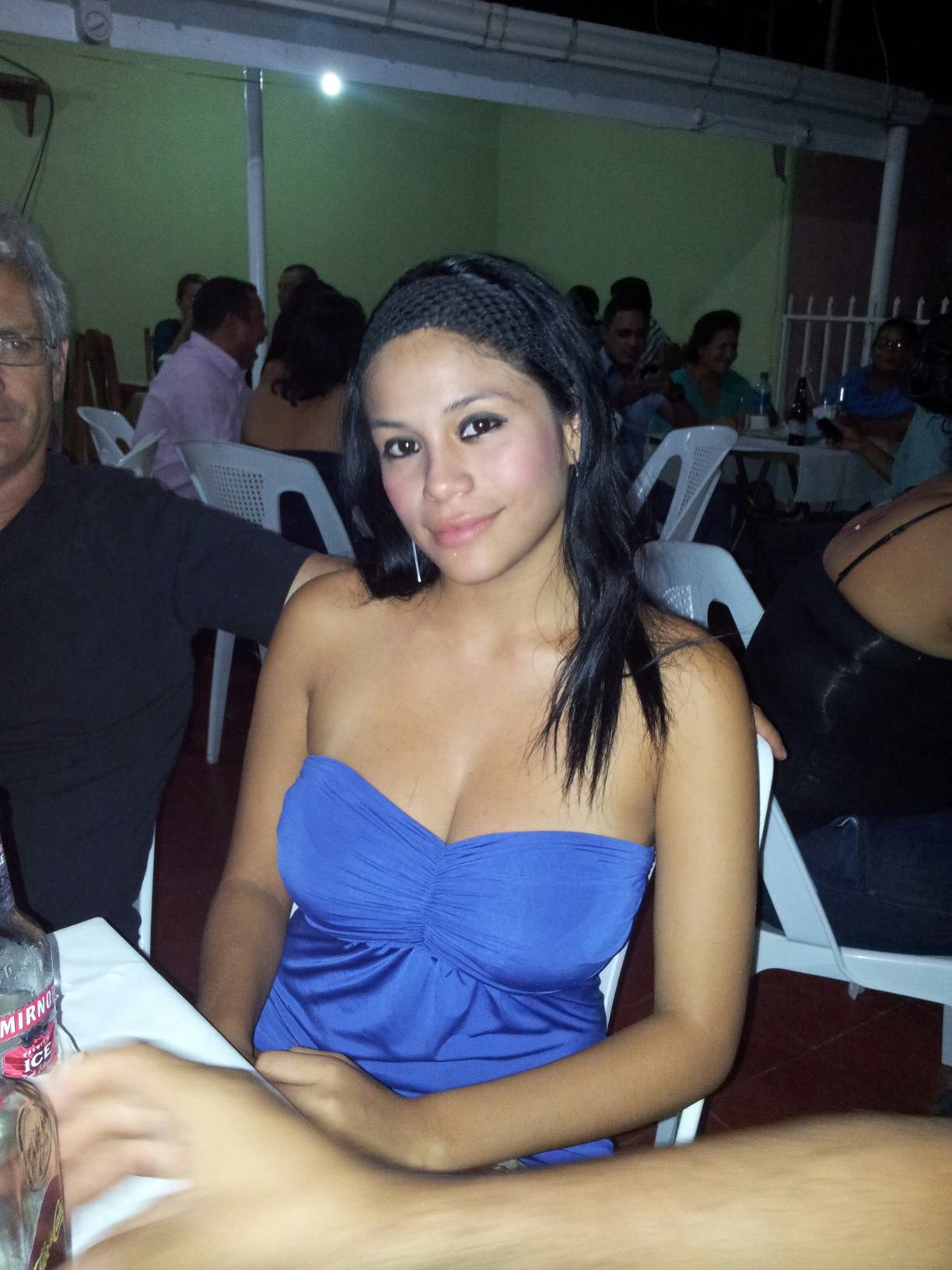 Mujer soltera con 732704